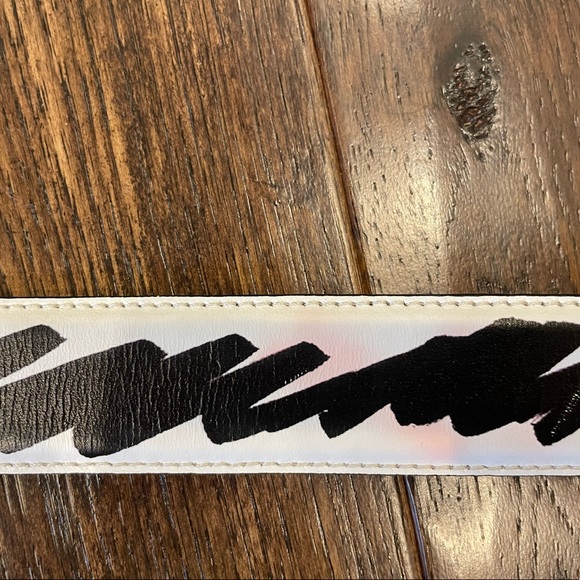 NEW with Defects. Womens’s Moschino Belt. Size 42. Retails For 340 EU. - Picture 4 of 5